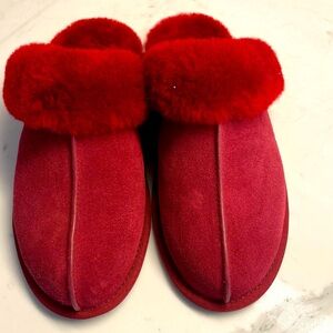 UGG SCUFFETTE II RIBBON RED SUEDE SHEEPSKIN CUFF SLIPPERS SIZE US 7 WOMEN